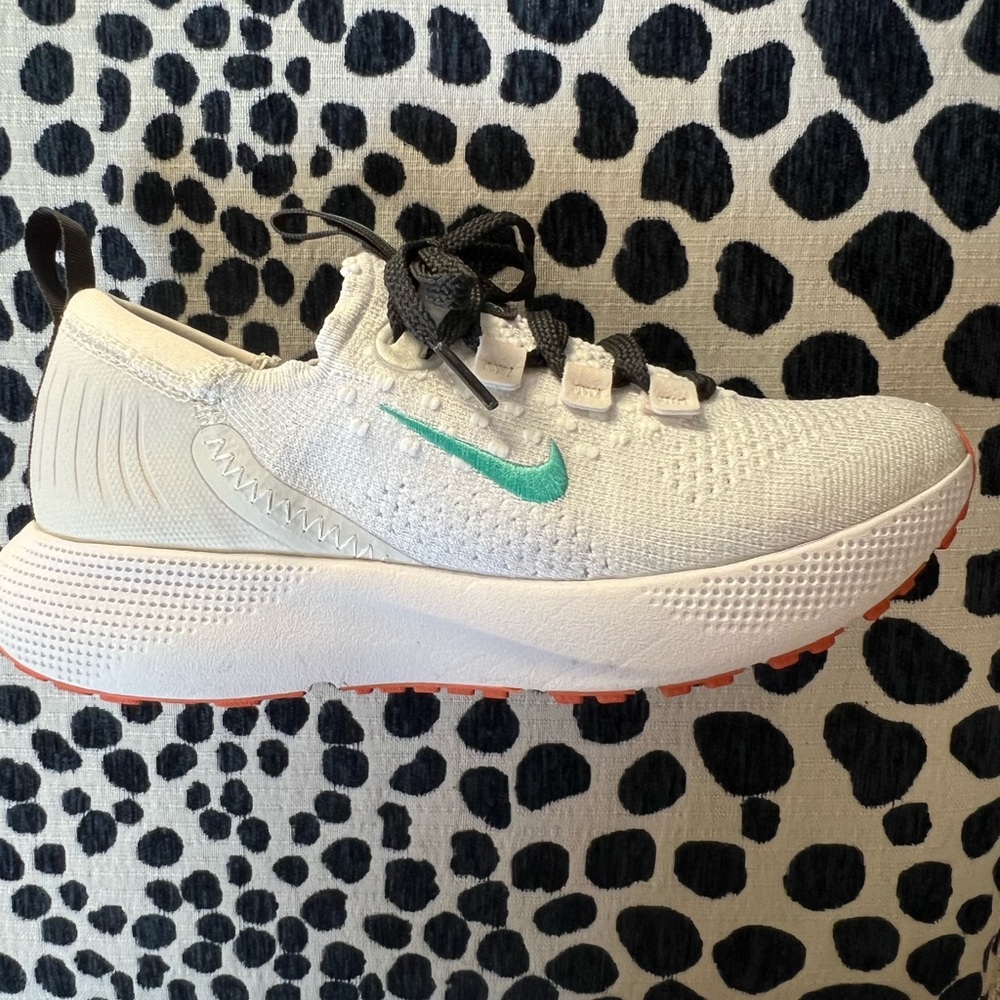 NIKE react - Picture 2 of 8